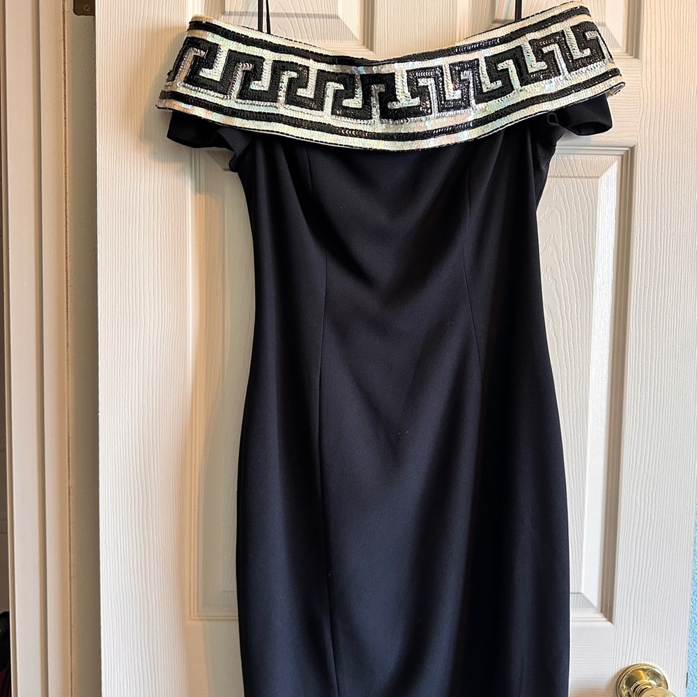 AJ Bari sz 8 Elegant Off-Shoulder Dress w/sequins